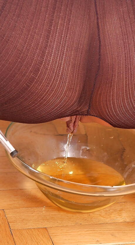 Stunning blond pornstar Sandy in hot pantyhose makes some hot foot fetish 