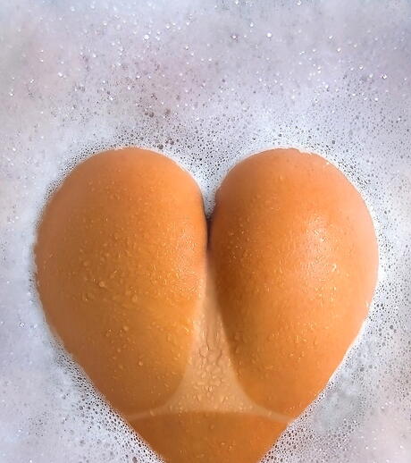 Gracile canadian young Alyssa Reece unveiling tiny tits and ass in bathroom